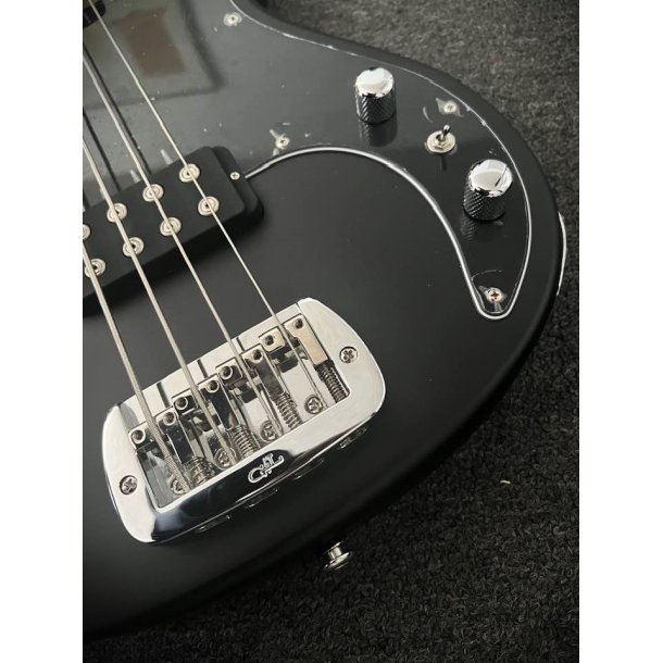 G&L Kiloton Jet Black, Satin "Frost" Top Coat 4-strenget basguitar